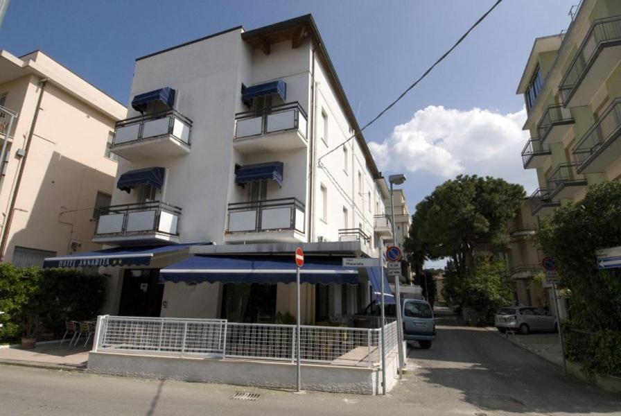 Hotel Annarita Римини Екстериор снимка